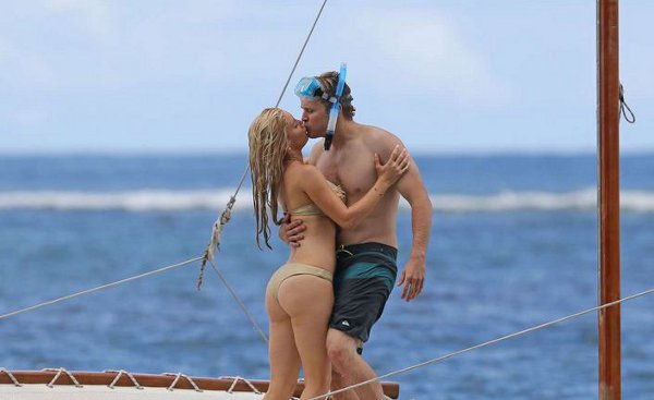 Heidi Montag Wearing Bikini In Hawaii Thblog