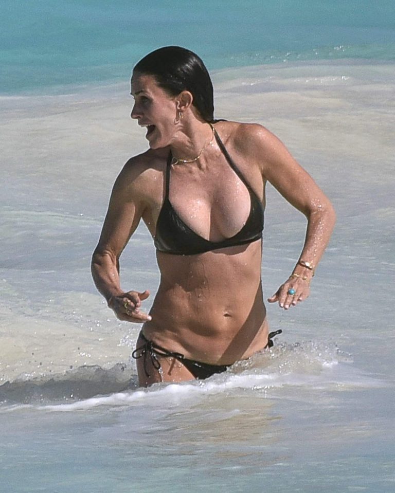 The Hottest Photos Of Courteney Cox 12thBlog