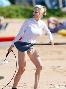 45 Julie Bowen Hot Bikini Photos 12thBlog