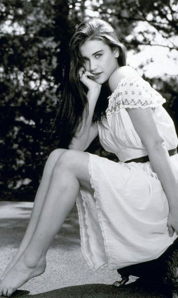 30 Insanely Hot Young Demi Moore Photos - 12thBlog