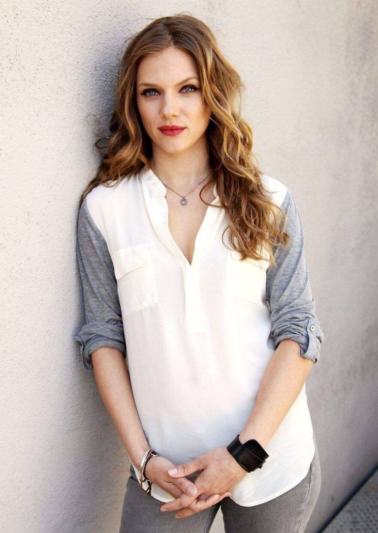 The Hottest Tracy Spiridakos Photos Around The Net Thblog