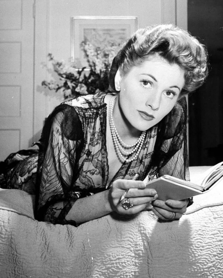 The Hottest Photos Of Joan Fontaine - 12thBlog