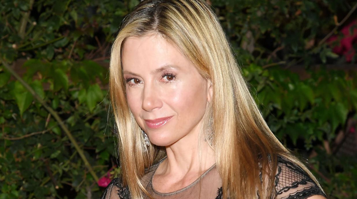 40 Hot And Sexy Mira Sorvino Photos - 12thBlog