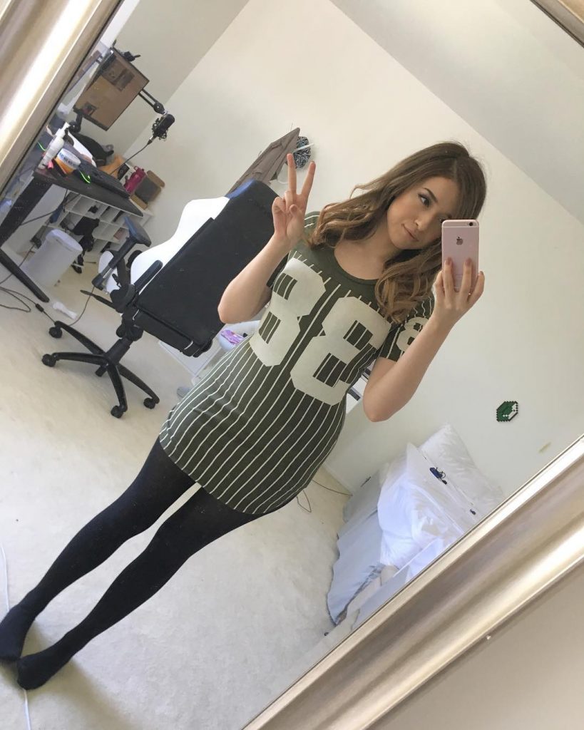 Pokimane leggings