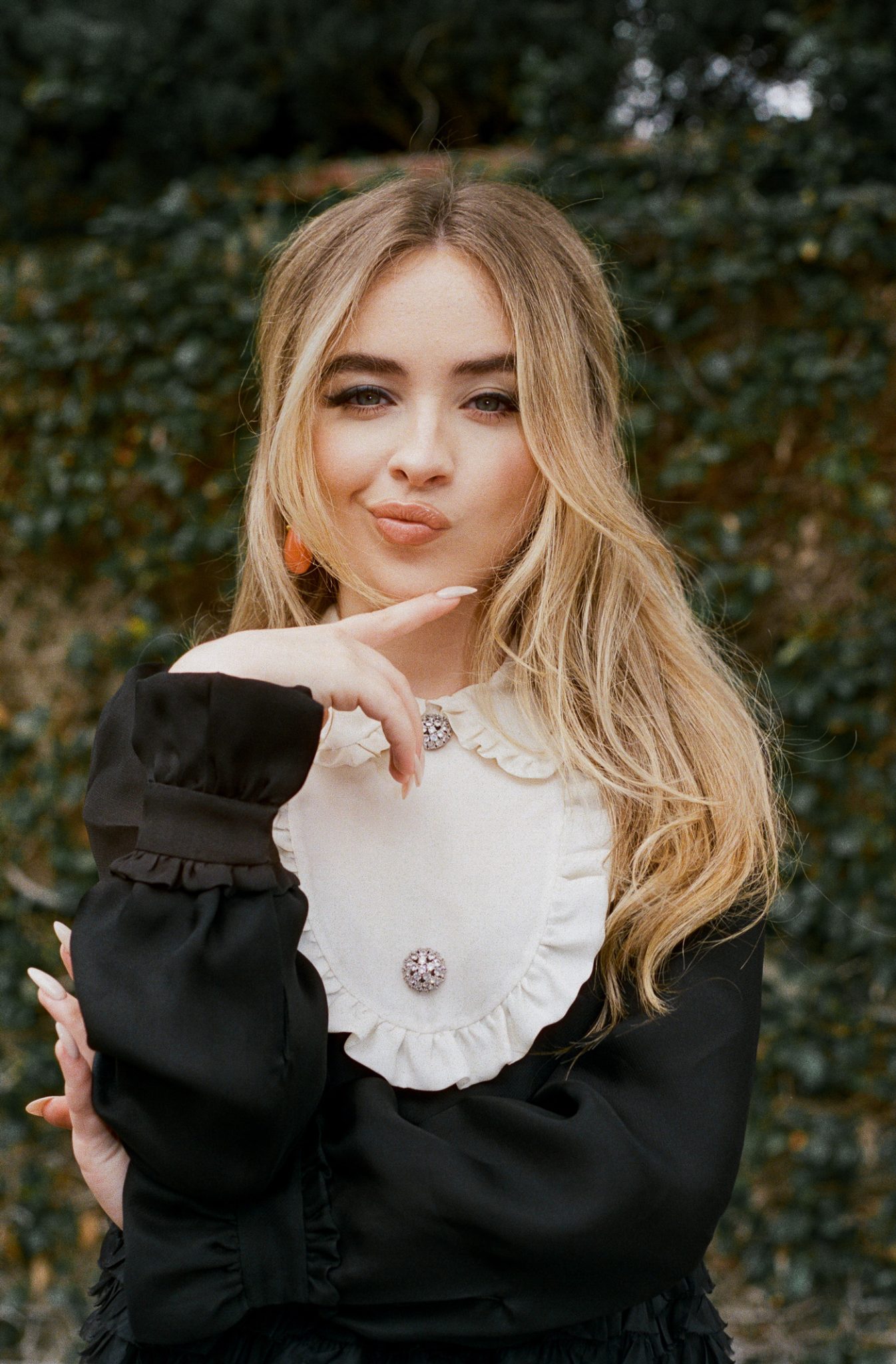 Hot Sabrina Carpenter Photos - 12thBlog